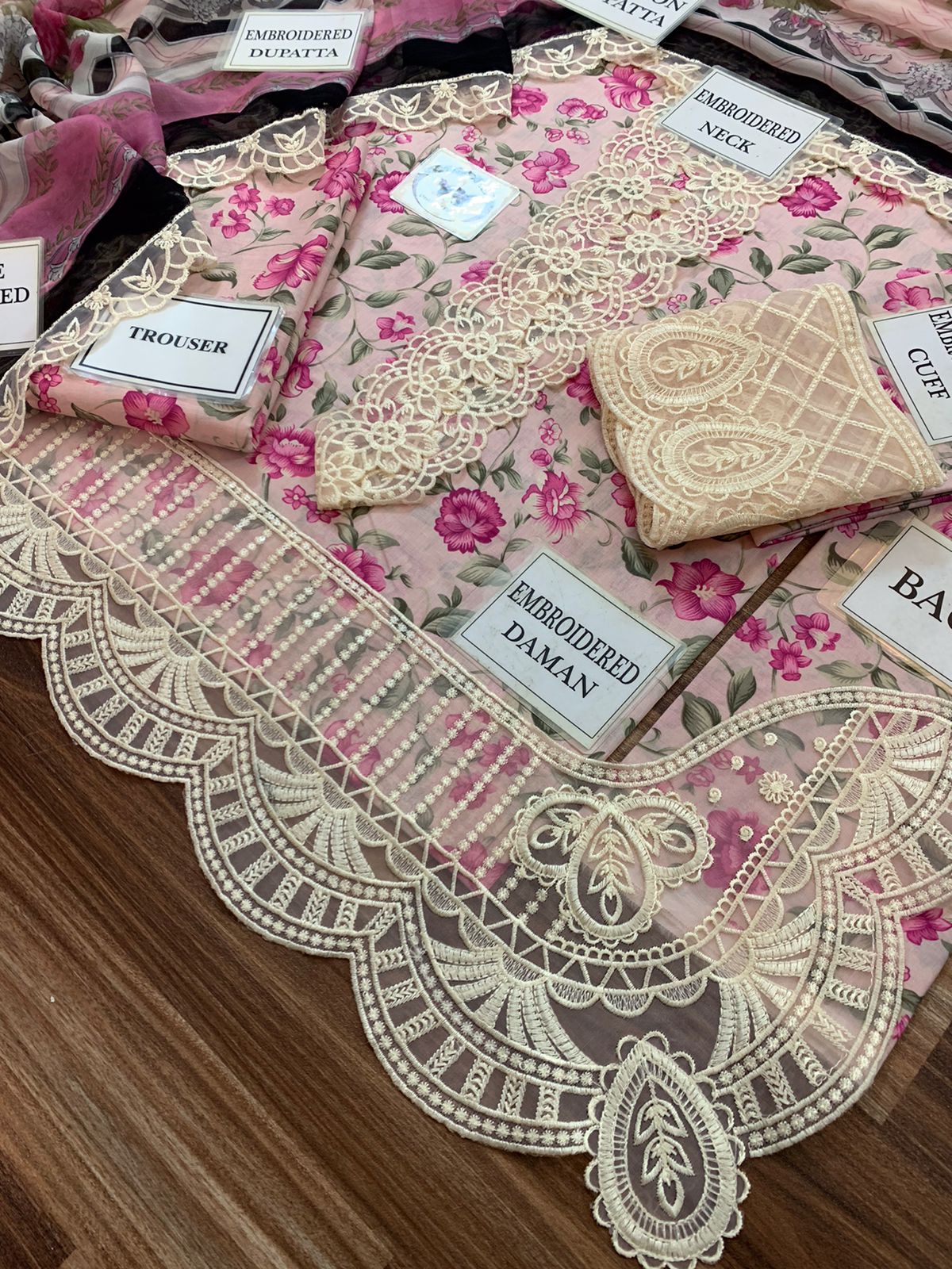MAHNUR LUXURY LAWN